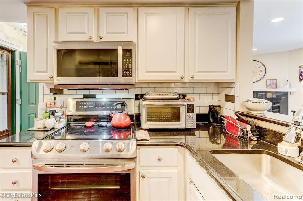5644 DRAKE HOLLOW Drive E, West Bloomfield, MI — Photo 16