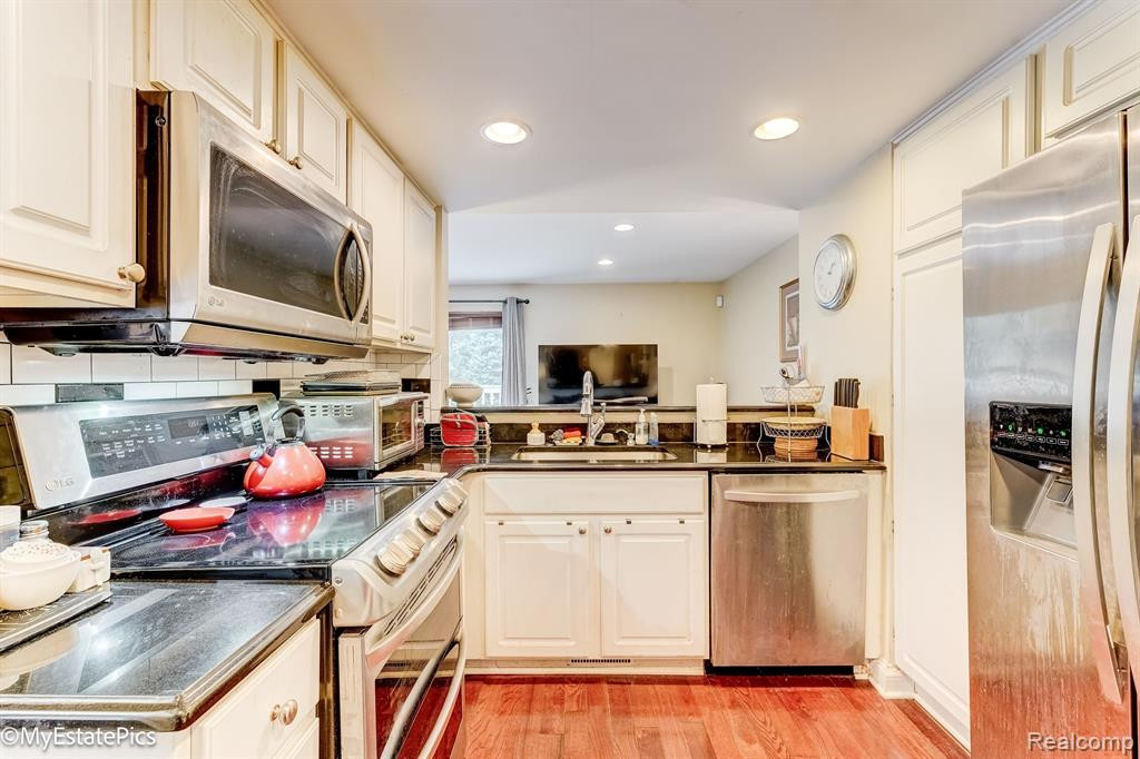 5644 DRAKE HOLLOW Drive E, West Bloomfield, MI — Photo 20