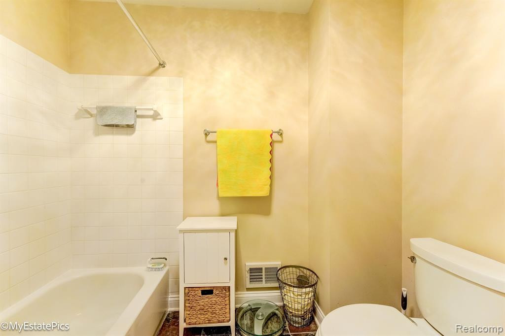 5644 DRAKE HOLLOW Drive E, West Bloomfield, MI — Photo 39
