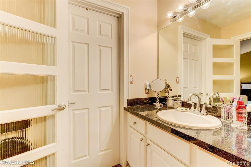 5644 DRAKE HOLLOW Drive E, West Bloomfield, MI — Photo 40