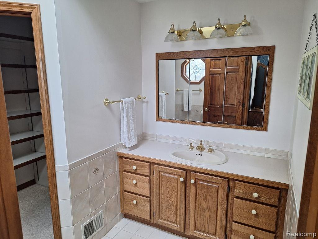 112 WOODLAWN Drive, St. Charles, MI 48655 — Photo 18