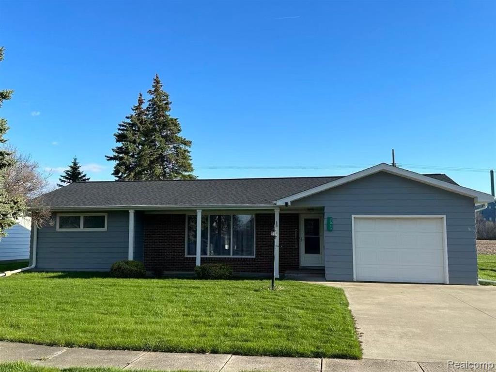 7017 E MICHIGAN Avenue, Pigeon Vlg, MI — Photo 2