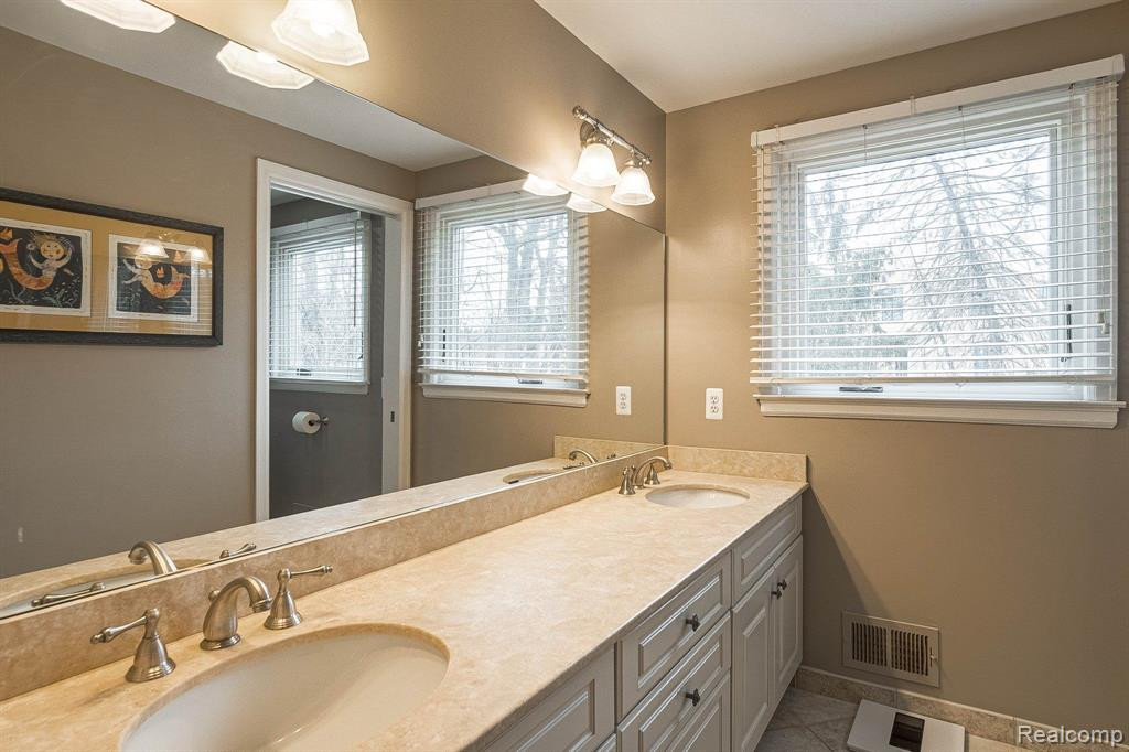 7460 STONY RIVER Court, Bloomfield Hills, MI 48301 — Photo 29