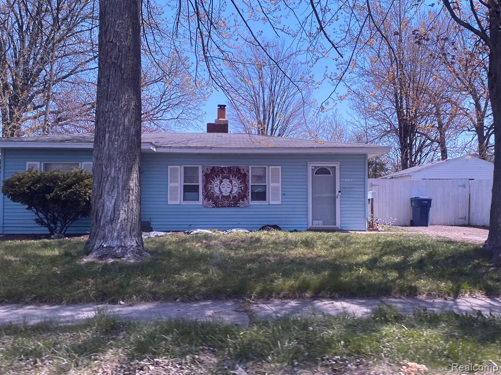 604 PATTERSON Avenue, Bay City, MI 48706 — Photo 2