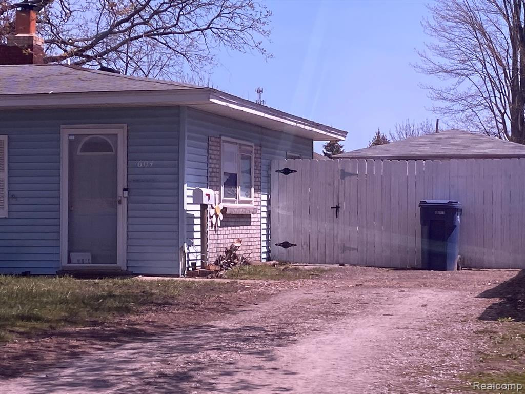 604 PATTERSON Avenue, Bay City, MI 48706 — Photo 3