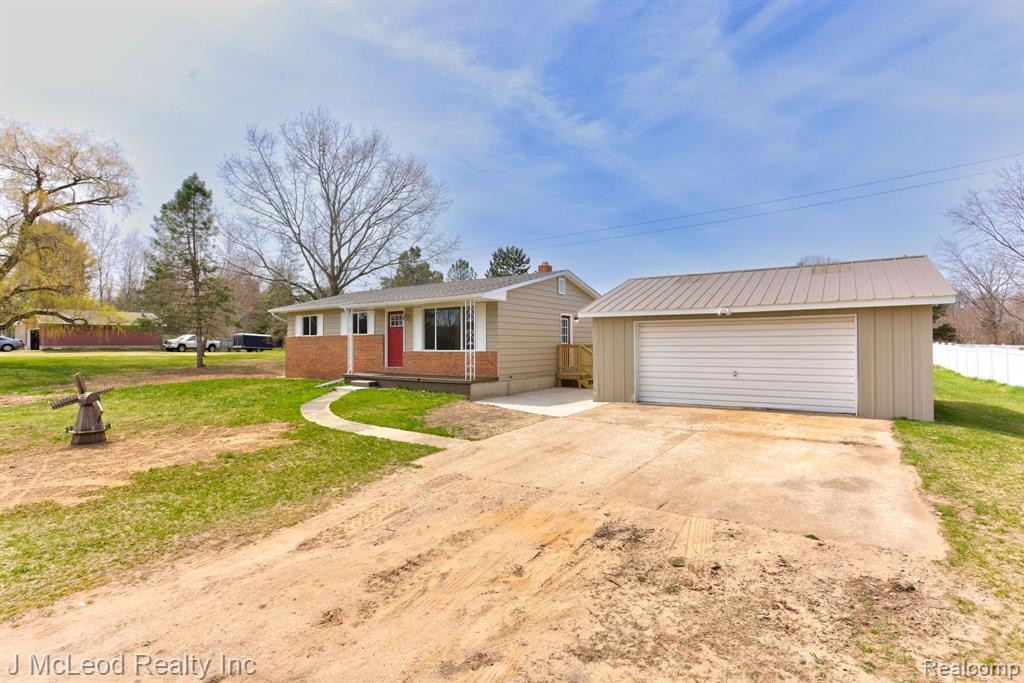 8120 IRISH Road, Millington, MI 48746 — front exterior
