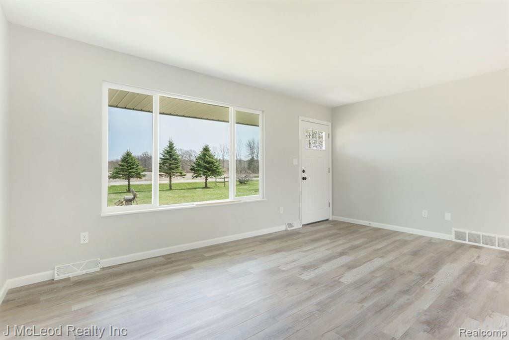 8120 IRISH Road, Millington, MI 48746 — Photo 8