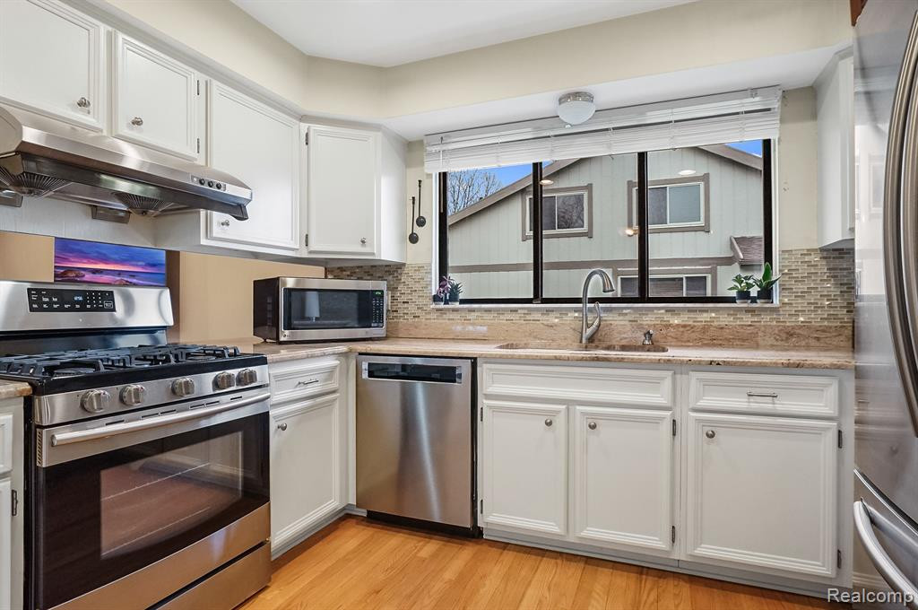 5069 FALMOUTH Drive, Troy, MI 48085 — Photo 9