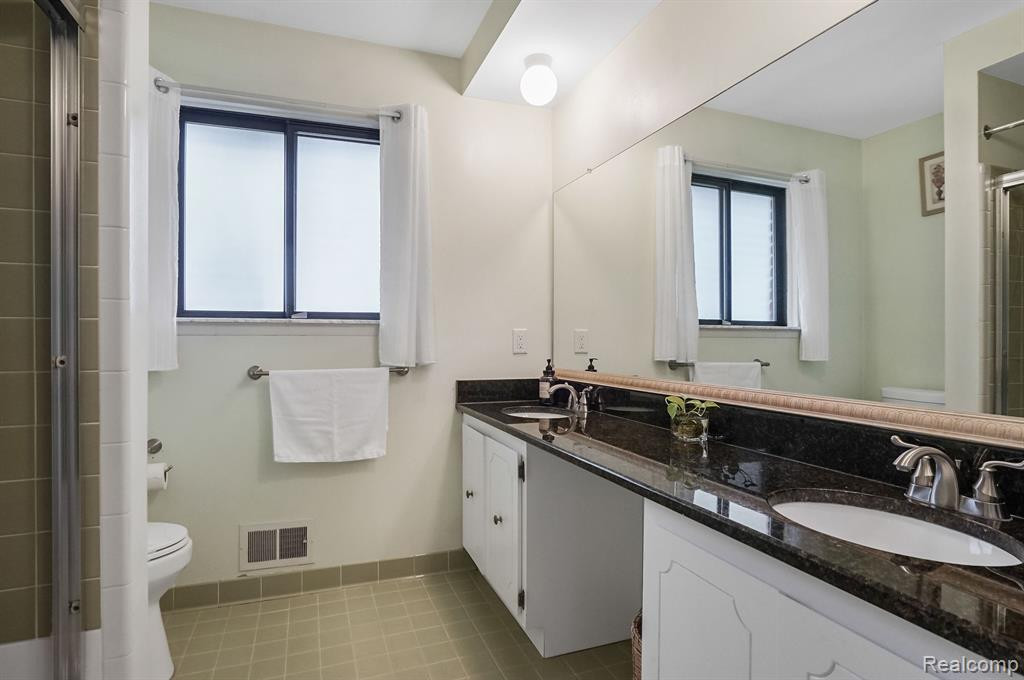 5069 FALMOUTH Drive, Troy, MI 48085 — Photo 19