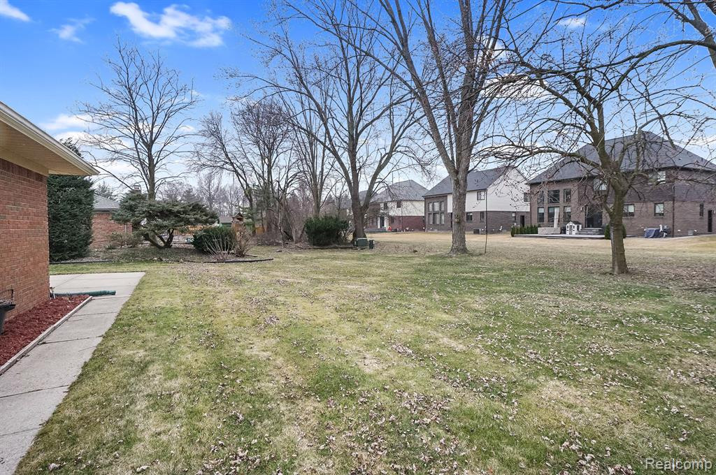 5069 FALMOUTH Drive, Troy, MI 48085 — Photo 25