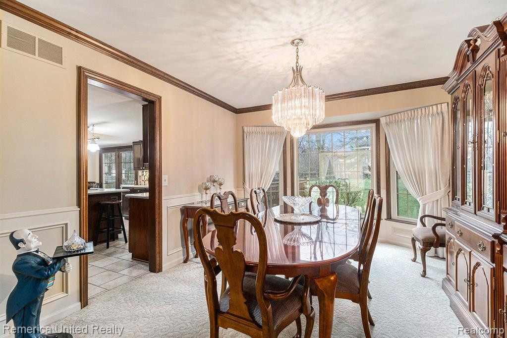 5550 CRISPIN WAY Road, West Bloomfield, MI 48323 — Photo 9