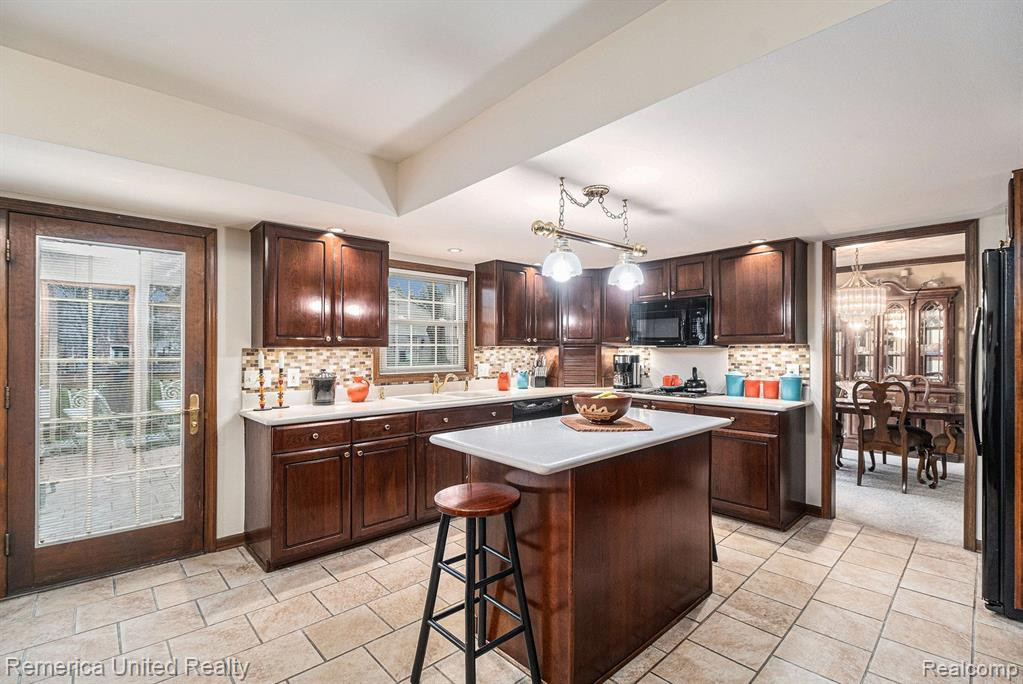 5550 CRISPIN WAY Road, West Bloomfield, MI 48323 — Photo 12