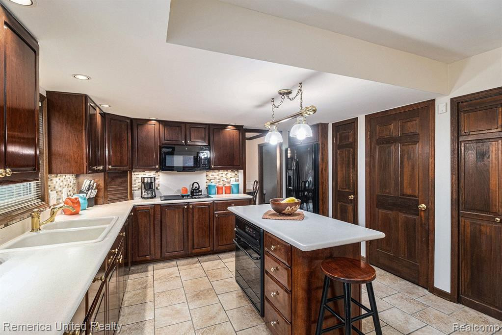 5550 CRISPIN WAY Road, West Bloomfield, MI 48323 — Photo 13