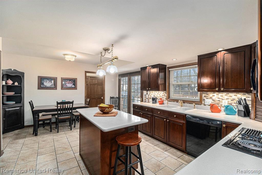 5550 CRISPIN WAY Road, West Bloomfield, MI 48323 — Photo 14