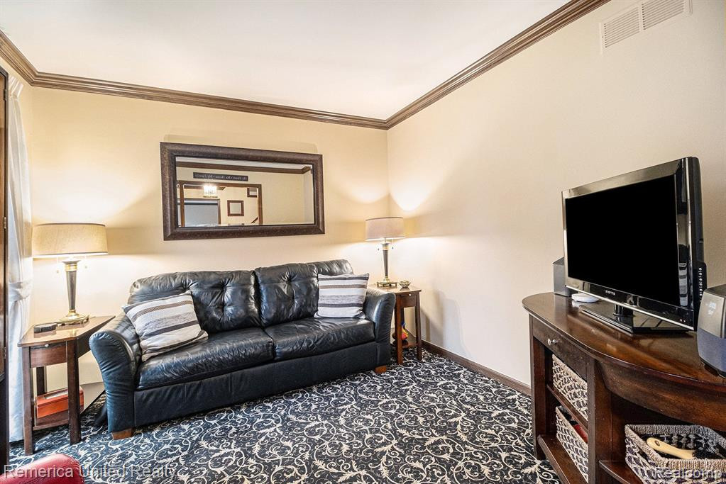 5550 CRISPIN WAY Road, West Bloomfield, MI 48323 — Photo 16