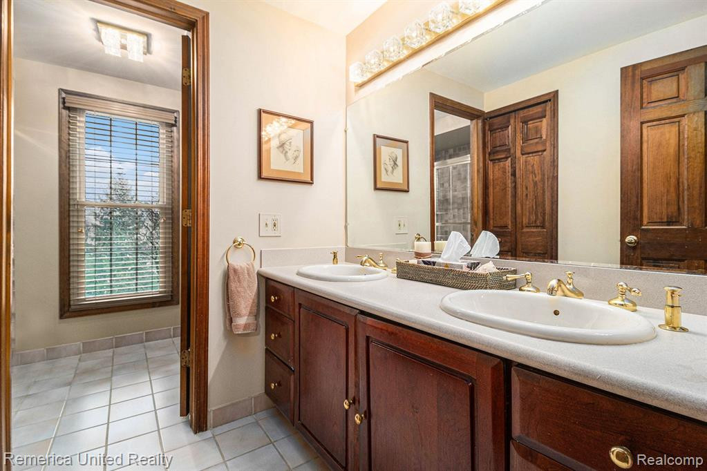 5550 CRISPIN WAY Road, West Bloomfield, MI 48323 — Photo 21