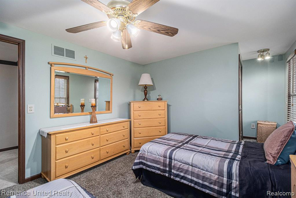 5550 CRISPIN WAY Road, West Bloomfield, MI 48323 — Photo 28