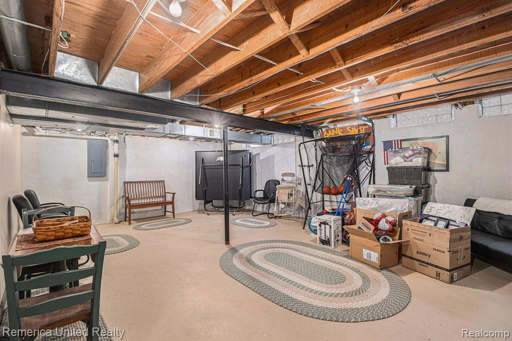 5550 CRISPIN WAY Road, West Bloomfield, MI 48323 — Photo 29