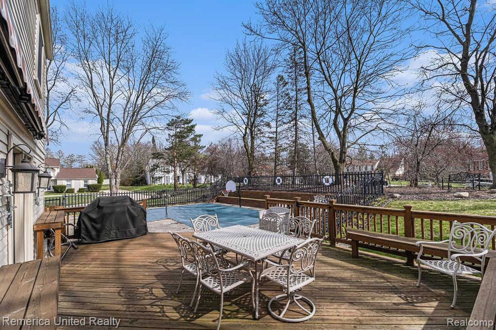 5550 CRISPIN WAY Road, West Bloomfield, MI 48323 — Photo 35