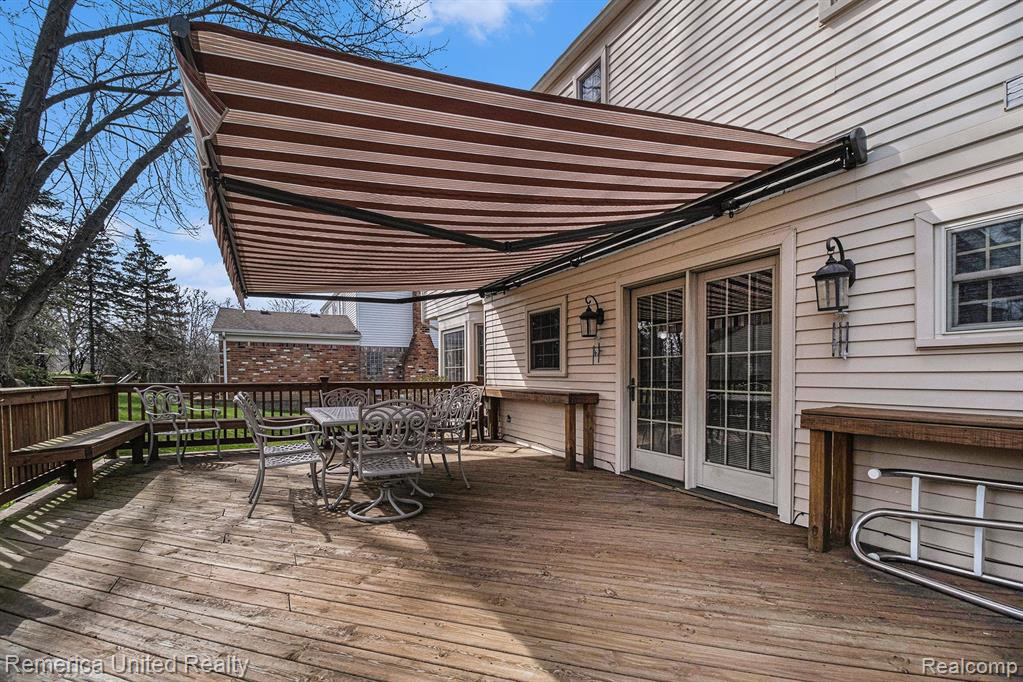 5550 CRISPIN WAY Road, West Bloomfield, MI 48323 — Photo 36