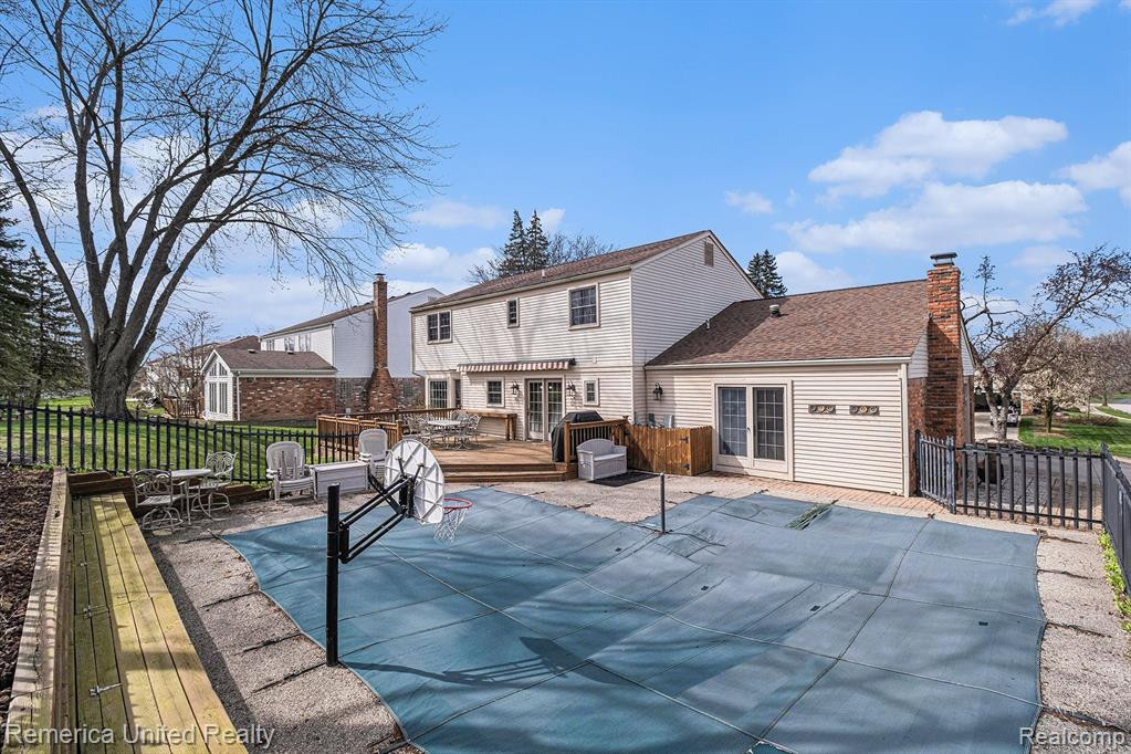 5550 CRISPIN WAY Road, West Bloomfield, MI 48323 — Photo 37