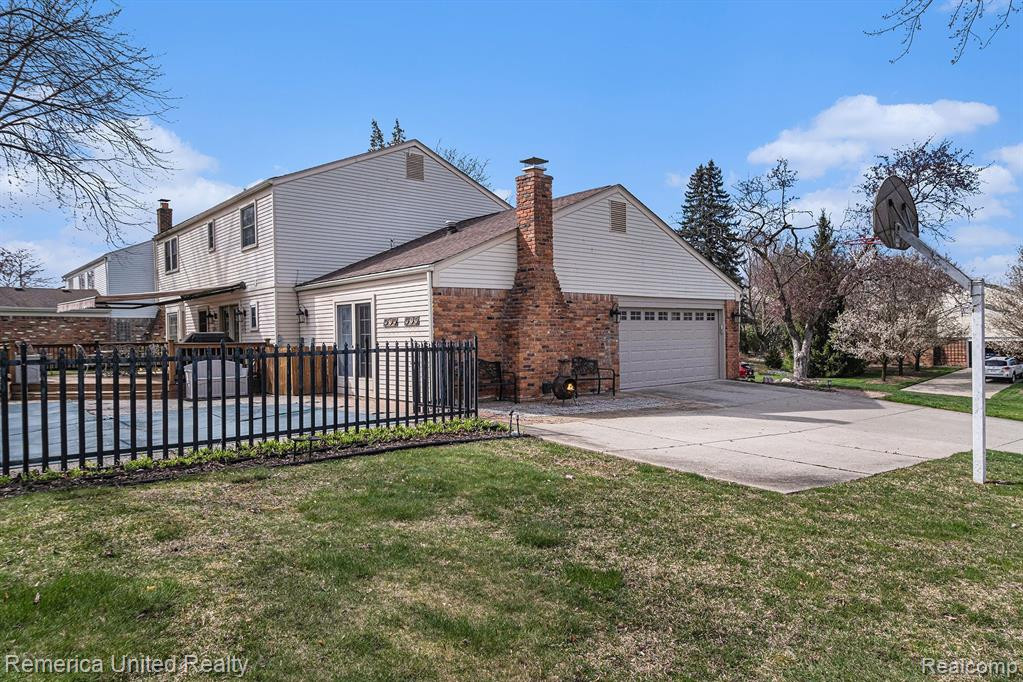 5550 CRISPIN WAY Road, West Bloomfield, MI 48323 — Photo 39