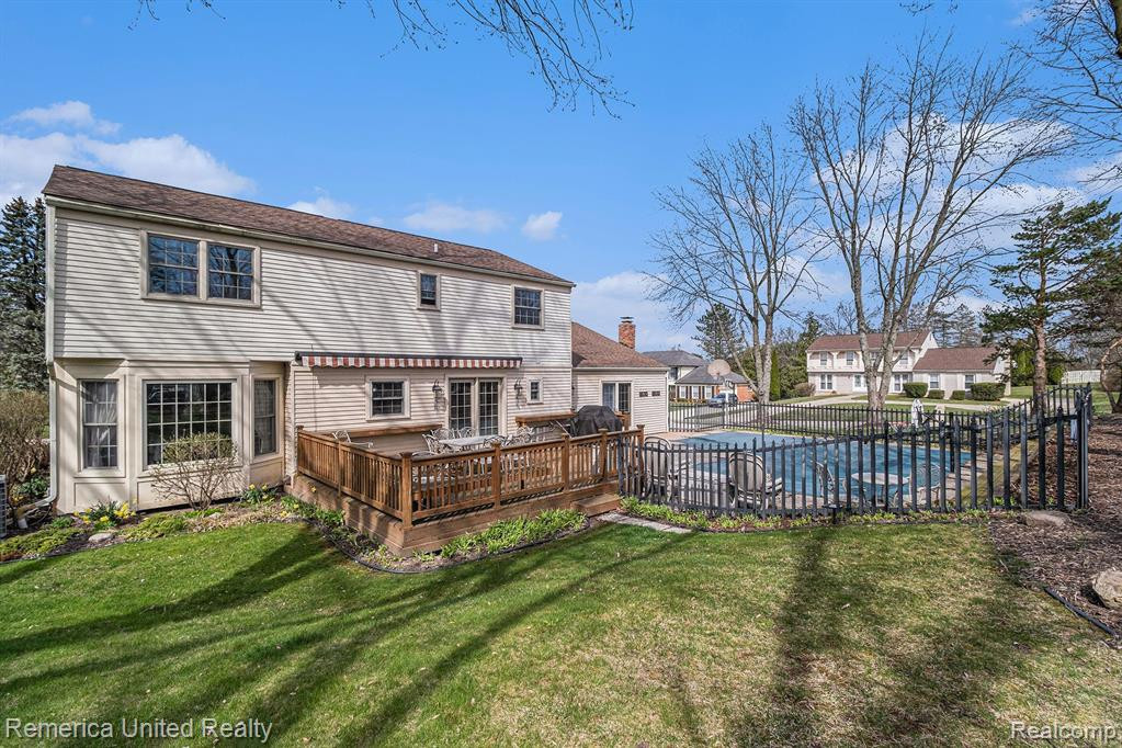 5550 CRISPIN WAY Road, West Bloomfield, MI 48323 — Photo 40