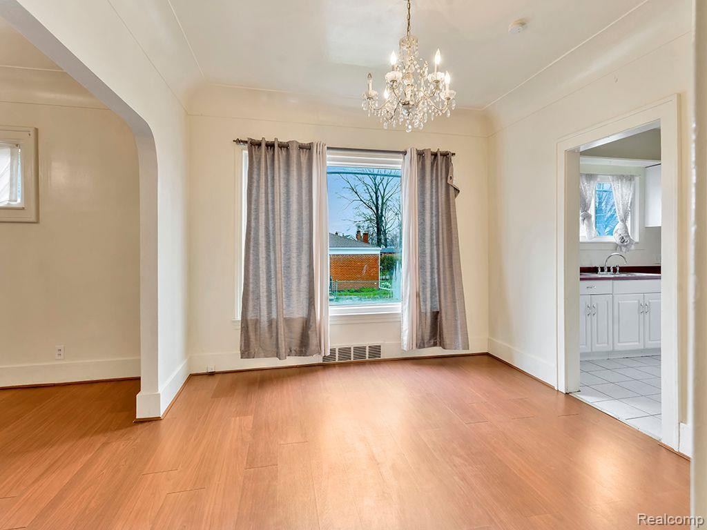 4252 HURON Street, Dearborn Heights, MI 48125 — Photo 10