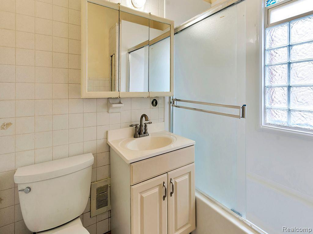 4252 HURON Street, Dearborn Heights, MI 48125 — Photo 16