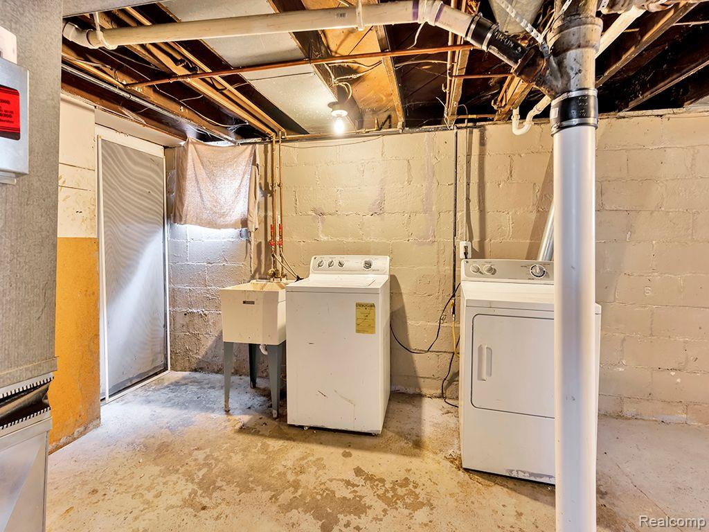 4252 HURON Street, Dearborn Heights, MI 48125 — Photo 17