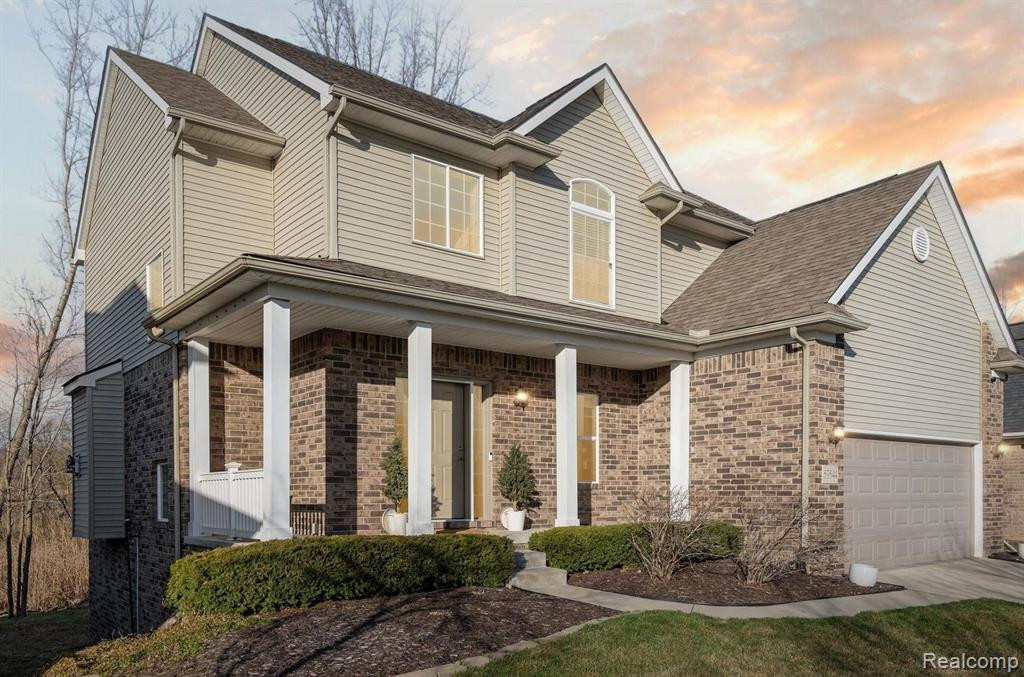 53544 VALLEYWOOD Drive, South Lyon, MI 48178 — Photo 2