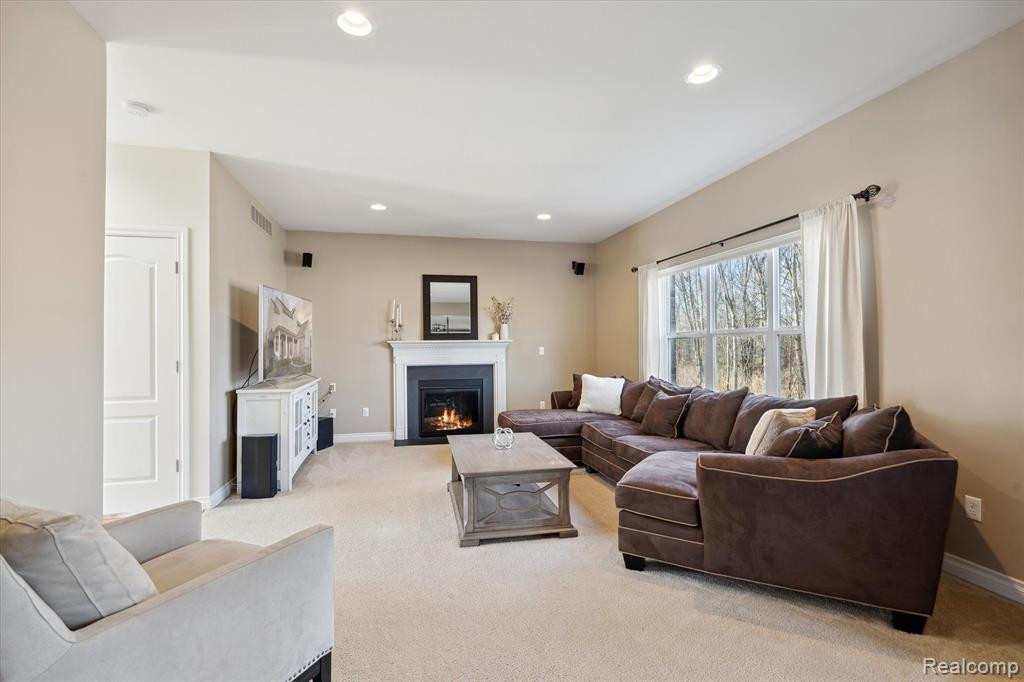 53544 VALLEYWOOD Drive, South Lyon, MI 48178 — Photo 9