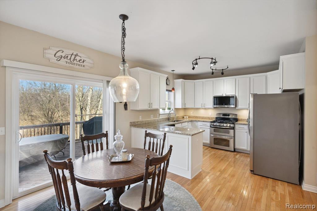 53544 VALLEYWOOD Drive, South Lyon, MI 48178 — Photo 10