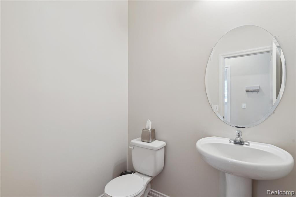 53544 VALLEYWOOD Drive, South Lyon, MI 48178 — Photo 16