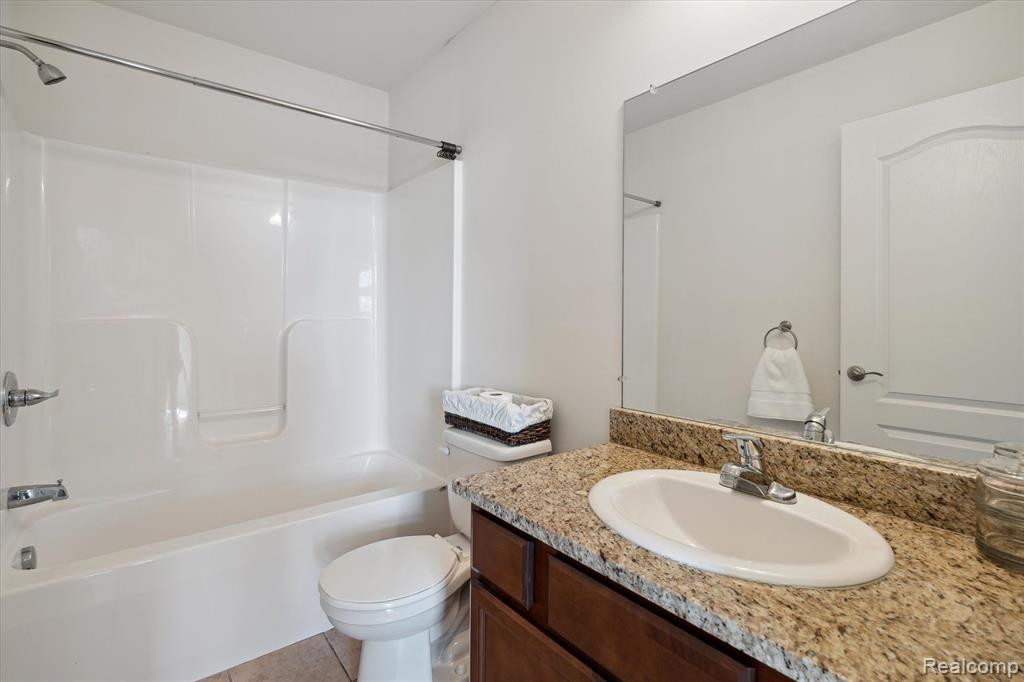 53544 VALLEYWOOD Drive, South Lyon, MI 48178 — Photo 27