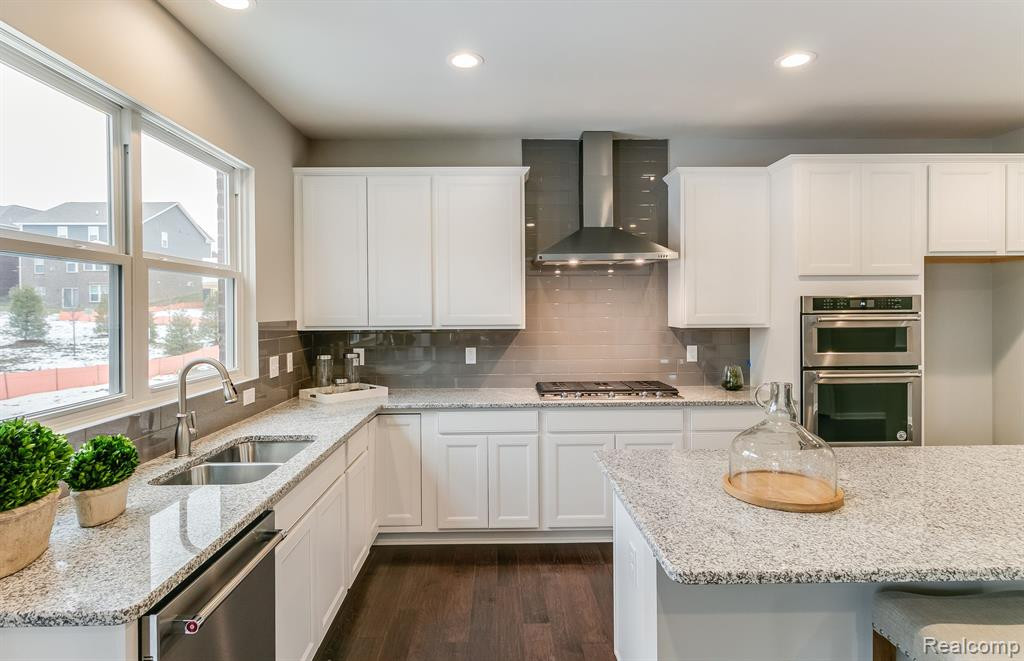 737 HAYWOOD Drive, Saline, MI 48176 — Photo 4