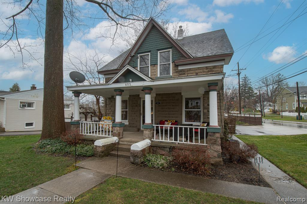653 HICKORY Street, Milford, MI 48381 — Photo 2