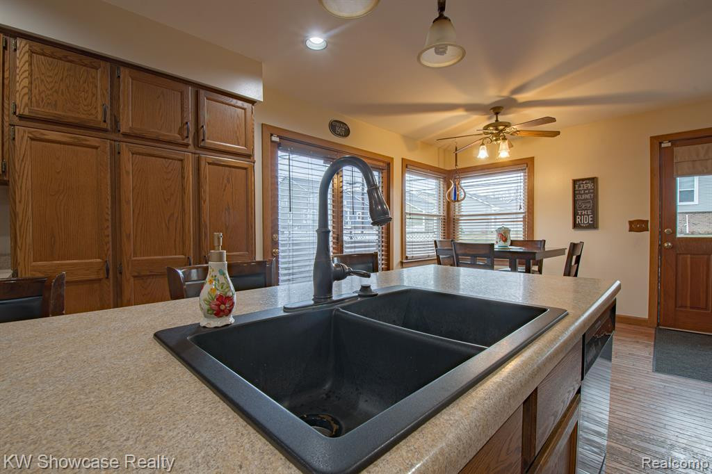 653 HICKORY Street, Milford, MI 48381 — Photo 6