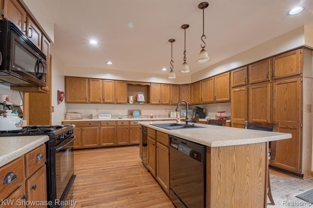 653 HICKORY Street, Milford, MI 48381 — Photo 7
