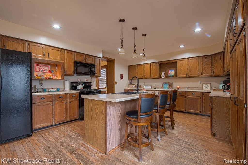 653 HICKORY Street, Milford, MI 48381 — Photo 9
