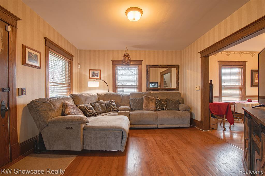 653 HICKORY Street, Milford, MI 48381 — Photo 12