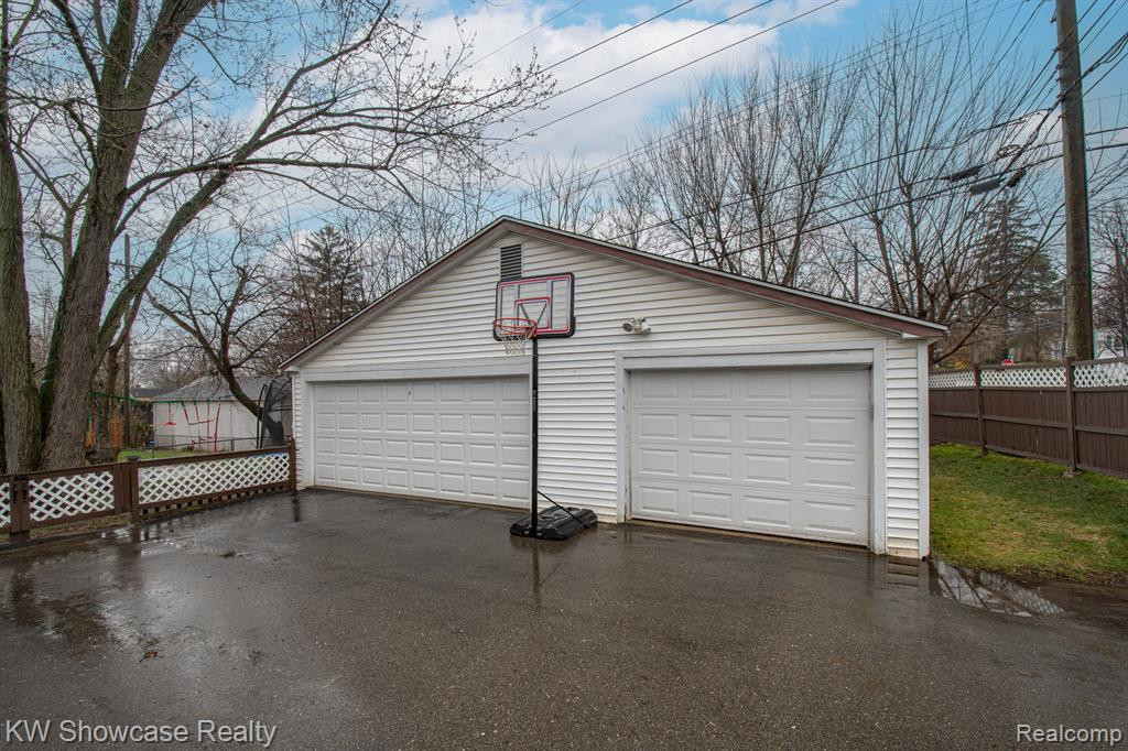 653 HICKORY Street, Milford, MI 48381 — Photo 41