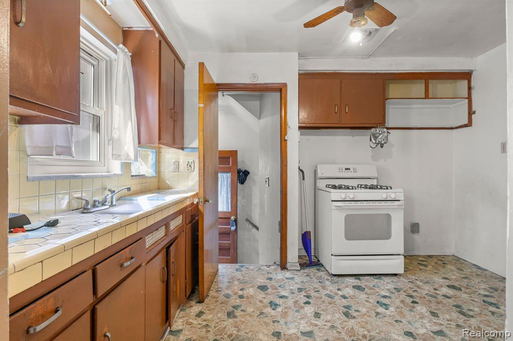 7235 JONATHON Street, Dearborn, MI 48126 — Photo 10