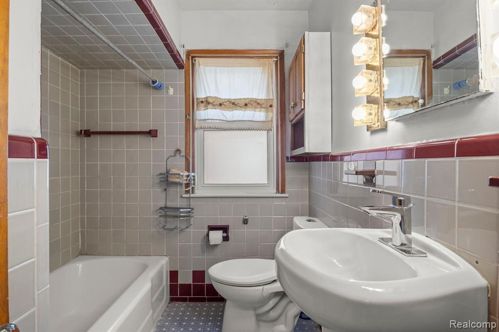 7235 JONATHON Street, Dearborn, MI 48126 — Photo 11
