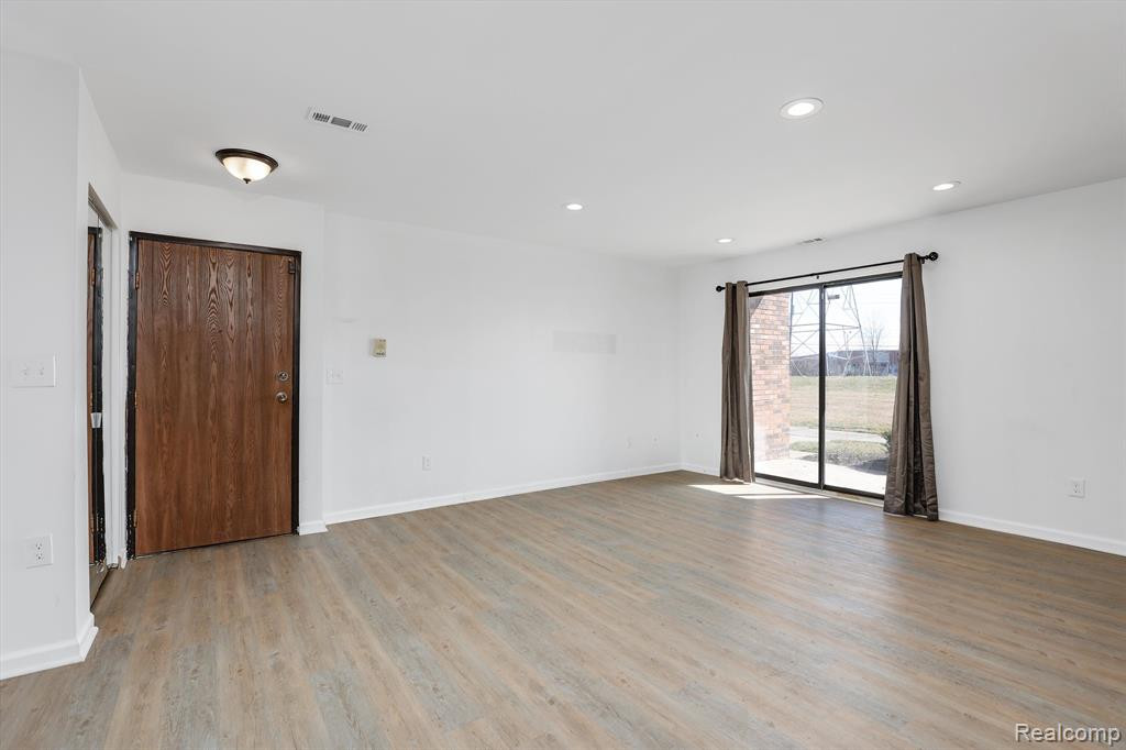 43366 FOUNTAIN Drive, Sterling Heights, MI 48313 — Photo 8