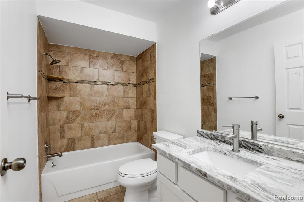 43366 FOUNTAIN Drive, Sterling Heights, MI 48313 — Photo 13
