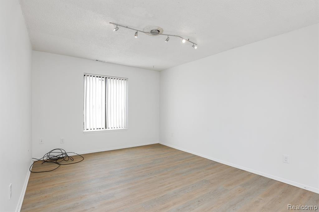 43366 FOUNTAIN Drive, Sterling Heights, MI 48313 — Photo 14