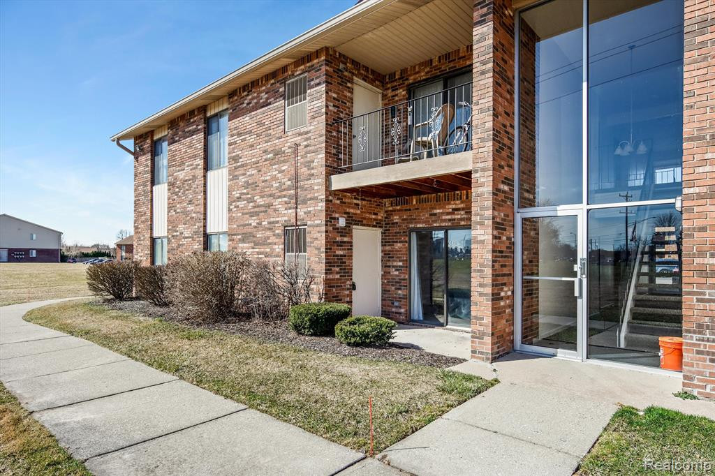 43366 FOUNTAIN Drive, Sterling Heights, MI 48313 — Photo 16