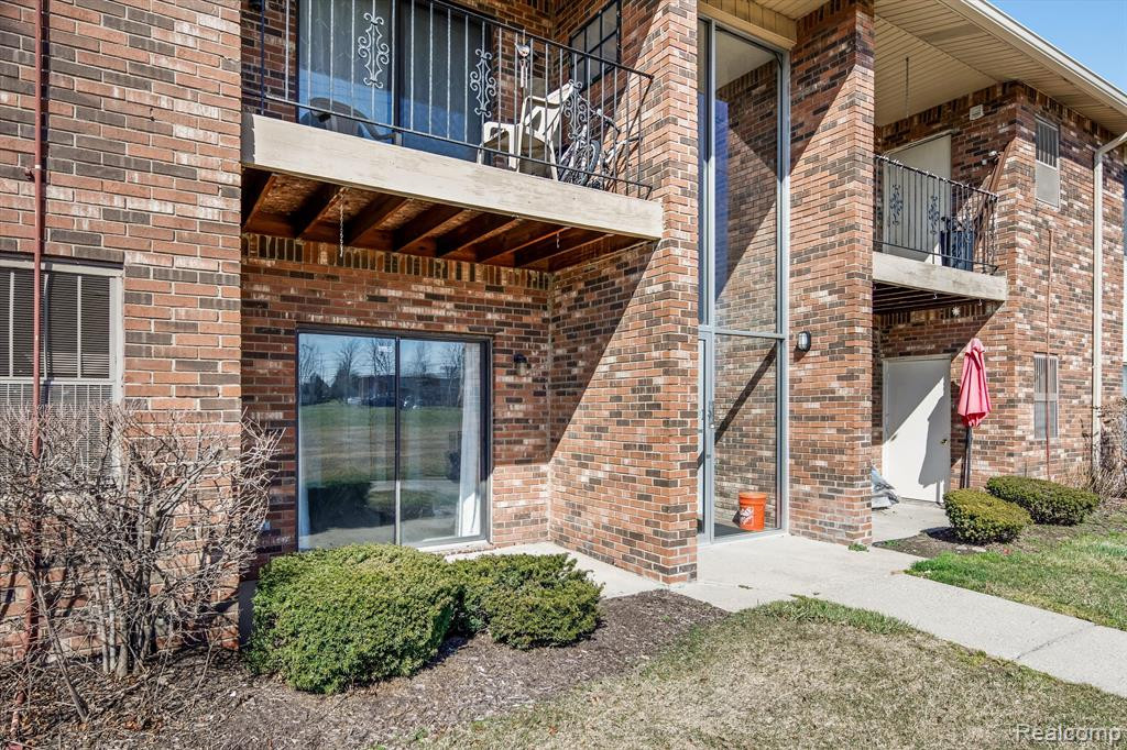 43366 FOUNTAIN Drive, Sterling Heights, MI 48313 — Photo 17