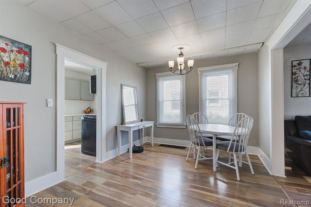 614 E UNIVERSITY Avenue, Royal Oak, MI 48067 — Photo 5